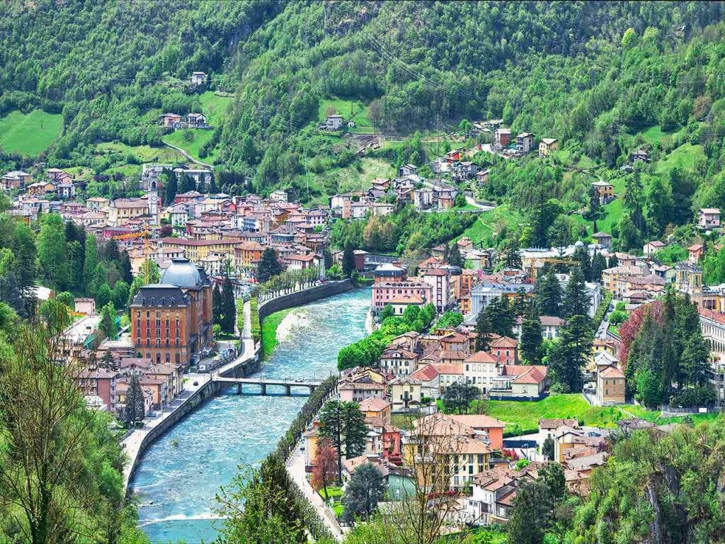 Cosa vedere in camper a Bergamo e dintorni: veduta aerea di San Pellegrino Terme.