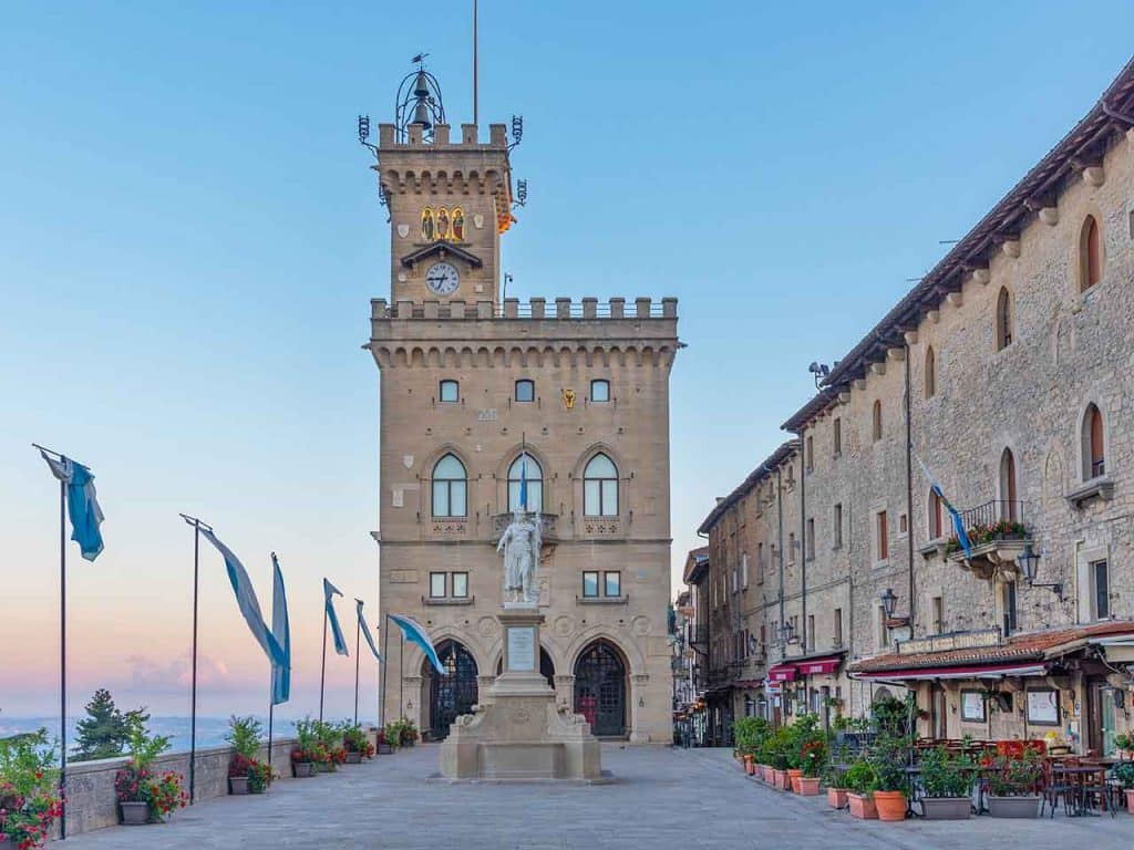 Piazza della Libertà con il Palazzo Pubblico a Città di San Marino.