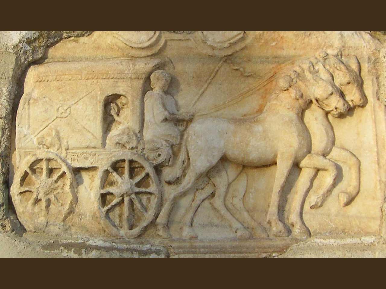 Bassorilievo della carruca dormitoria - Trainato da cavalli: il primo camper della storia