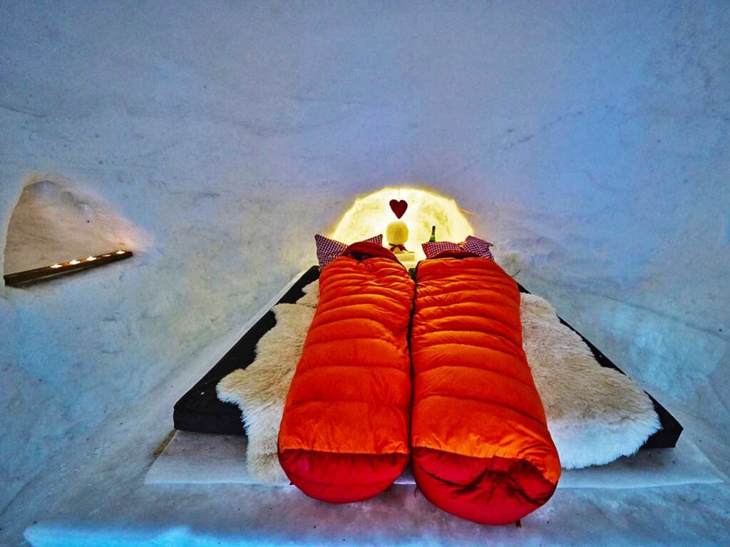 Gli igloo del Rifugio Bella Vista a Senales (BZ).