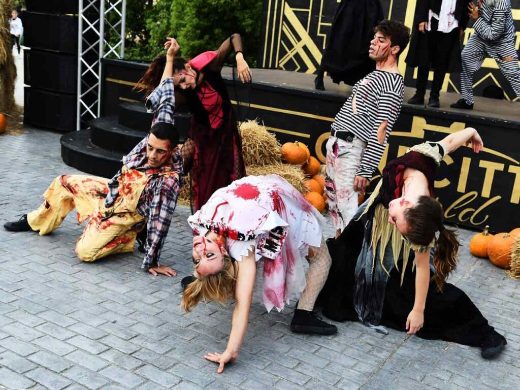Uno spettacolo nell'ambito della rassegna Ottobre mese di Halloween a Cinecittà World, un evento al quale puoi accompagnare i bambini in camper.