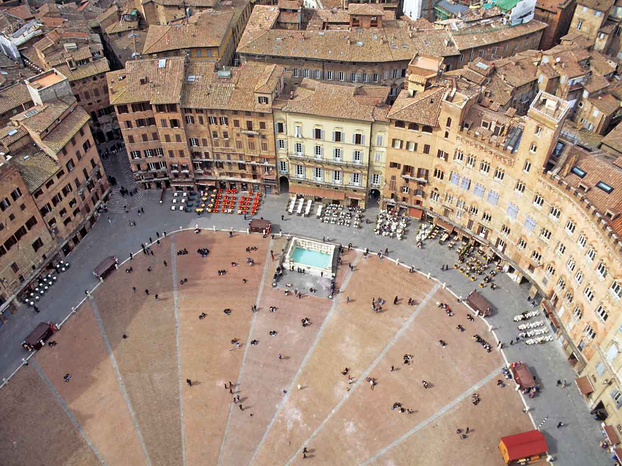 Piazza del Campo vista dall'alto - Viaggio in Camper a Siena e dintorni.