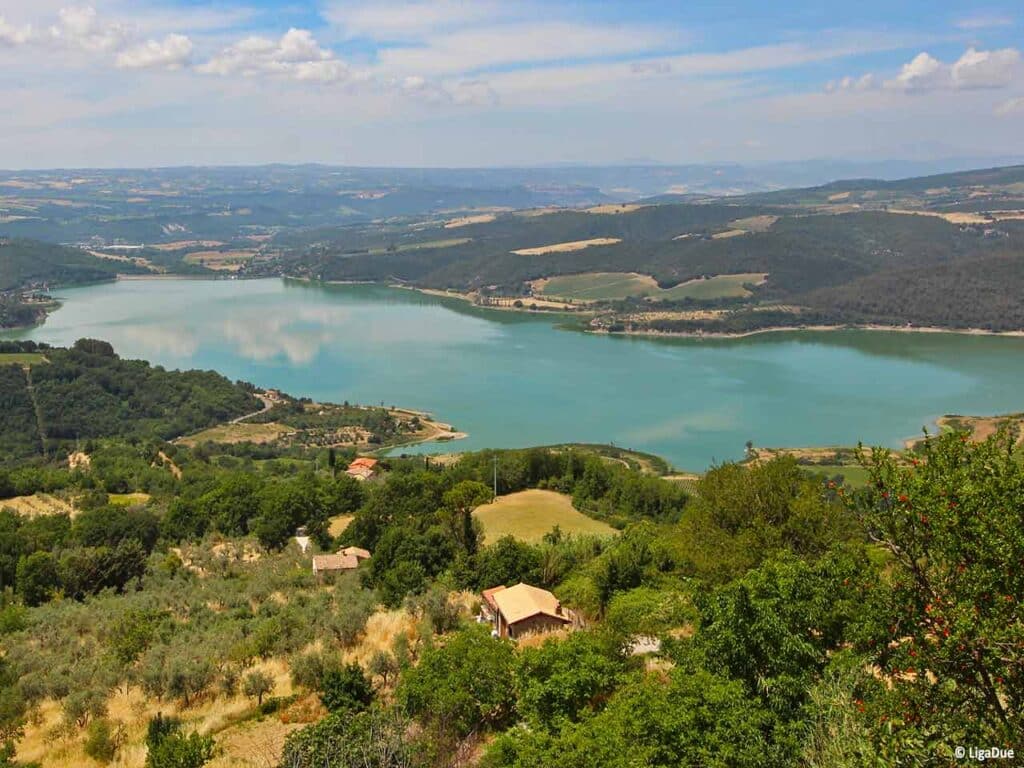 City break in Umbria col camper - il Lago di Corbara.