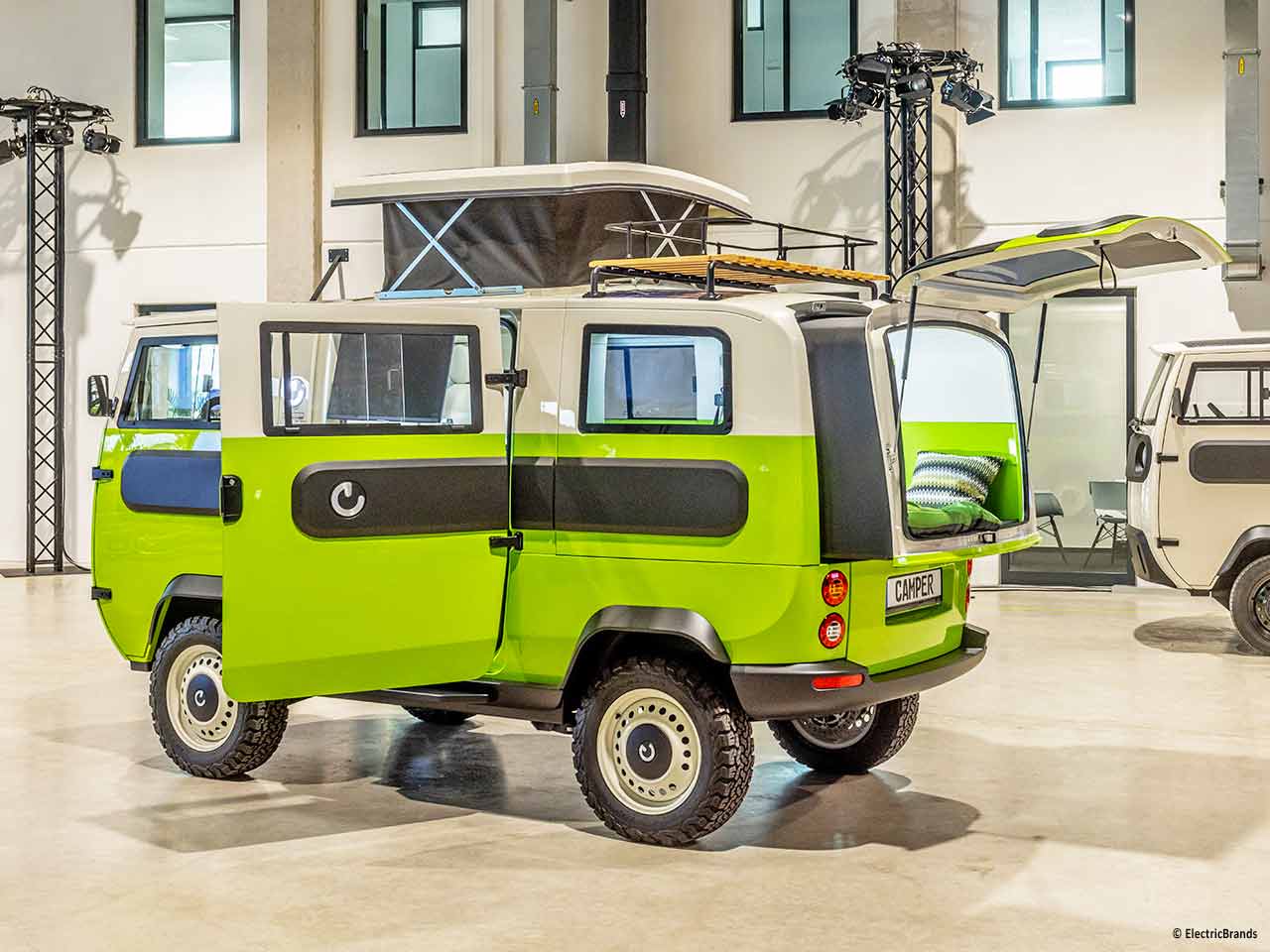Montando determinati moduli dellElectricBrands XBUS otteniamo la versione camper, che si può guidare già a 16 anni