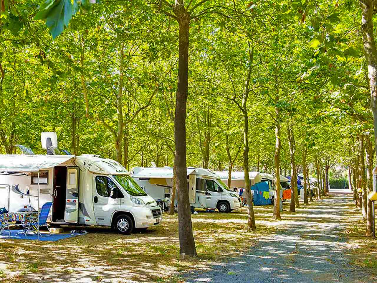 Camping Village Baia Azzurra con gli sconti del Club: le piazzole del campeggio