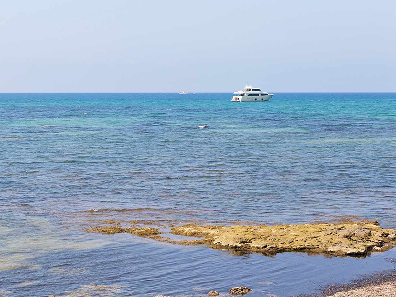 Agricampeggio Capo Scalambri: la spiaggia libera davanti alla struttura
