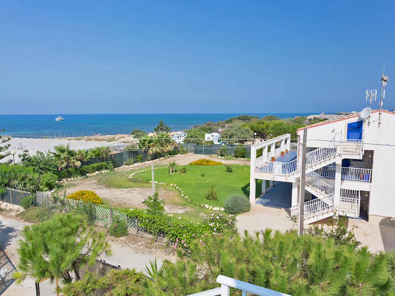 Agricampeggio Capo Scalambri: gli appartamenti vista mare