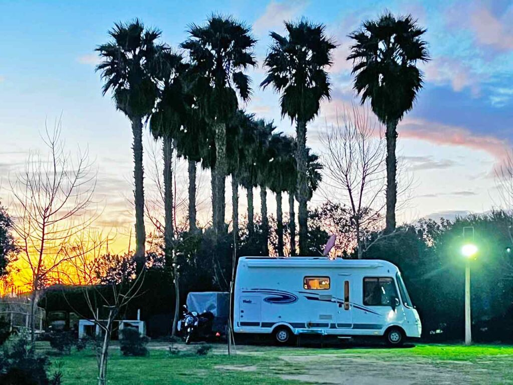 Il Camping Flintstones Park a Scicli (RG).