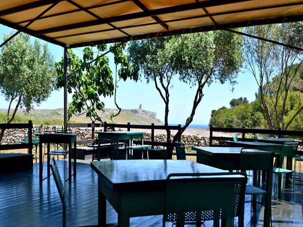 Il ristorante dell'Azienda Agrituristica Grotta dei Cervi a Otranto.