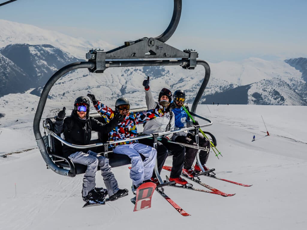 Il comprensorio sciistico di Ovindoli Monte Magnola, dove puoi approfittare delle Promo e degli sconti per la neve e lo sci offerti dal PLEINAIRCLUB.