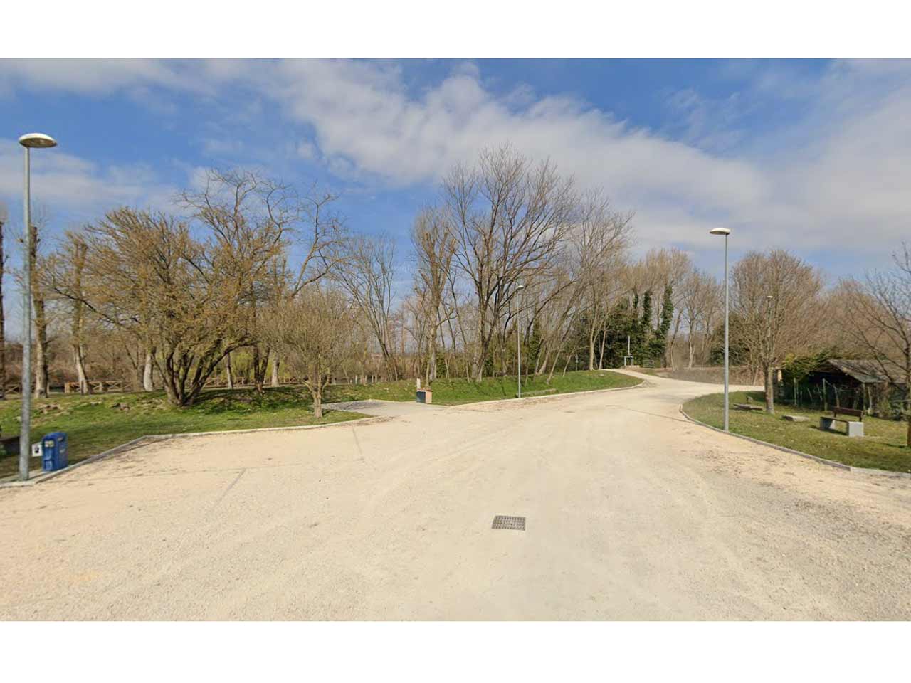 Parcheggio parco e ormeggio