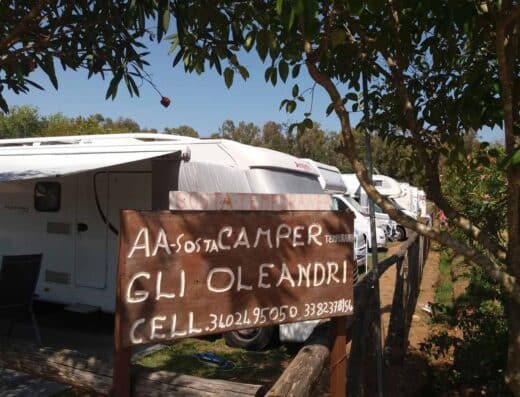 SOSTA CAMPER GLI OLEANDRI