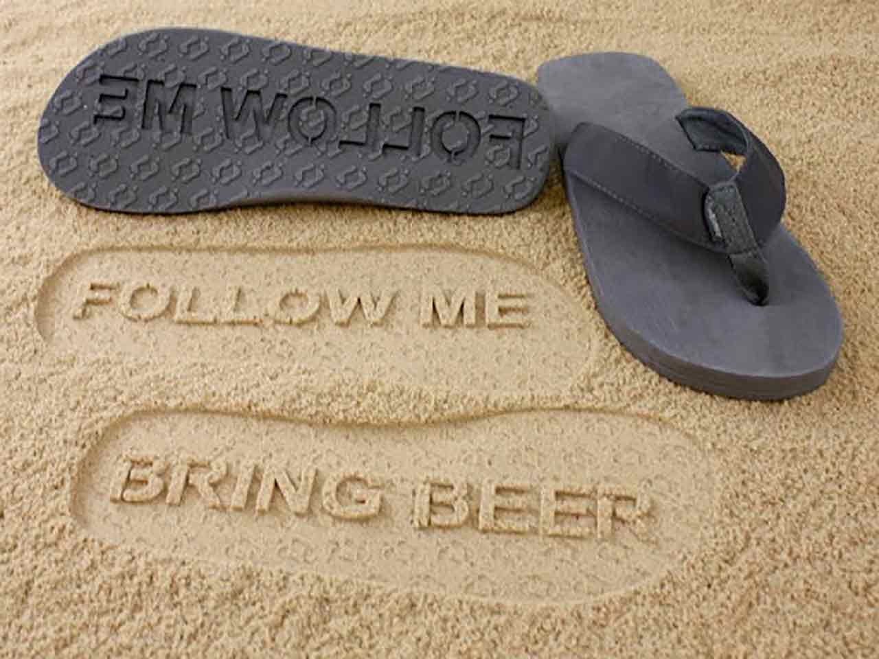 5 curiosità sulla vita da spiaggia che forse non sapevi: infradito 'seguimi e porta la birra'