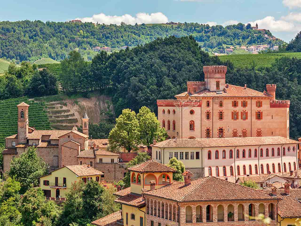 Piemonte in camper nelle Langhe: il Castello Falletti di Barolo