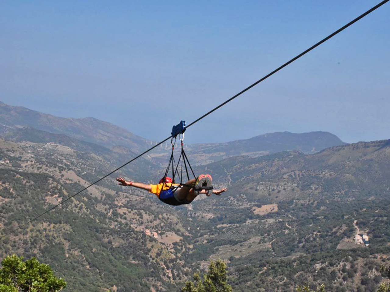 Un volo sulla teleferica di Zipline Sicilia.