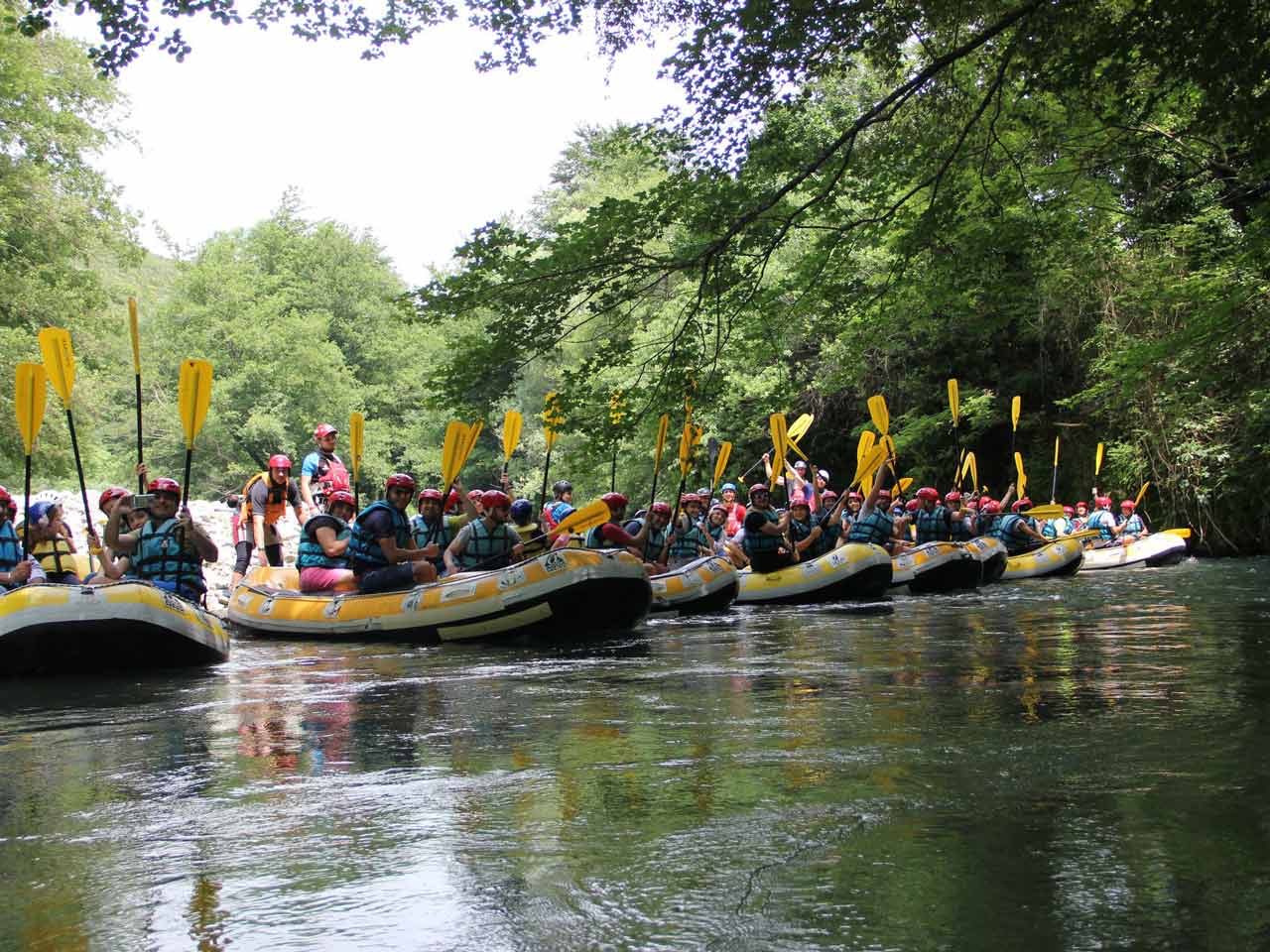 Una delle esperienze di Laorafting alle quali puoi partecipare approfittando degli  sconti per le attività outdoor offerti dal PLEINAIRCLUB.