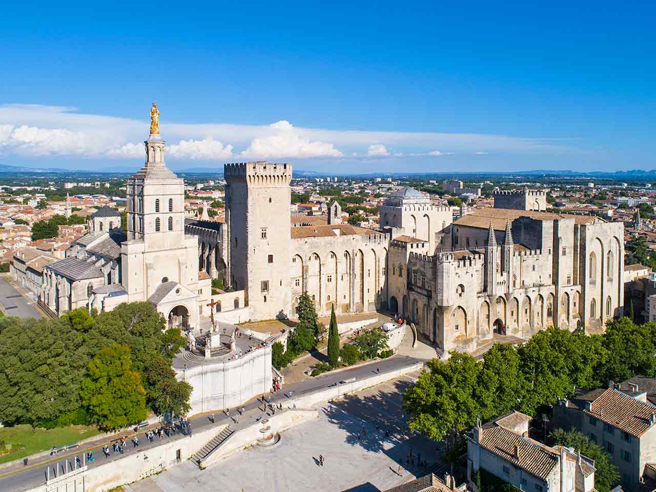 Dove andare in camper ad aprile: il Palazzo dei Papi ad Avignone
