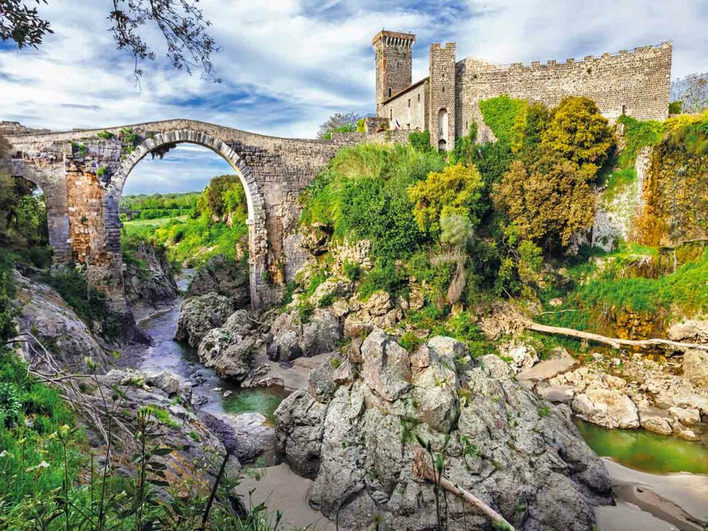 Il Parco Archeologico Naturalistico di Vulci a Montalto di Castro (VT), uno dei parchi naturali, bioparchi e oasi WWF che puoi visitare approfittando dello sconto offerto dalla tessera PLEINAIRCLUB.