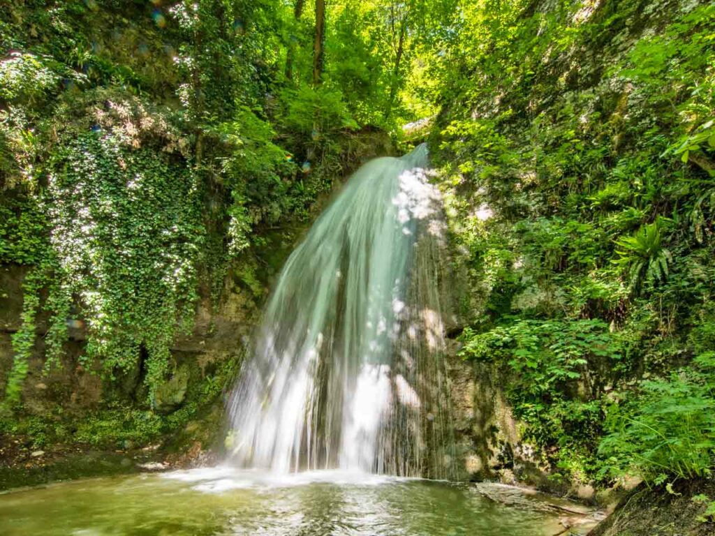 Il Parco delle Cascate a Molina di Fumane (VR), uno dei parchi naturali, bioparchi e oasi WWF che puoi visitare approfittando dello sconto offerto dalla tessera PLEINAIRCLUB.
