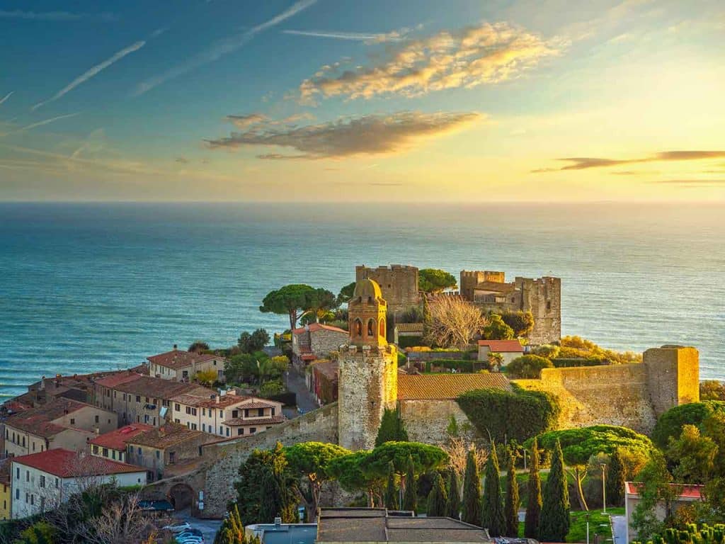 Il centro storico di Castiglione della Pescaia, una delle tappe del viaggio in Toscana in camper sul mare della Maremma proposto dal PLEINAIRCLUB.