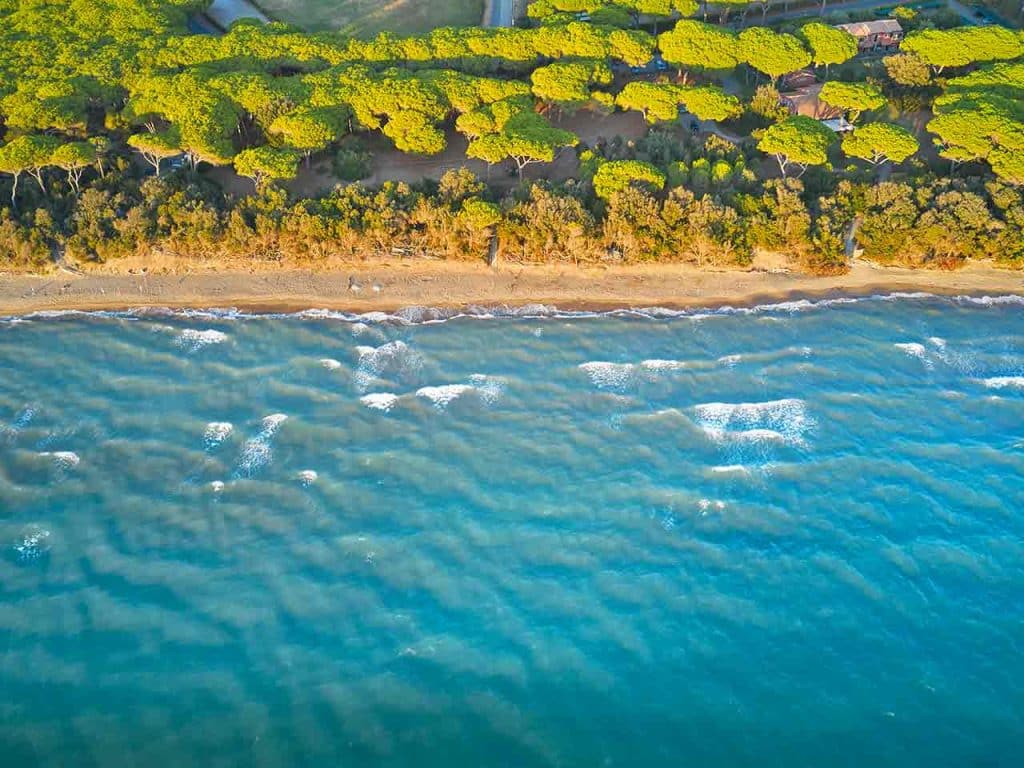 La spiaggia di Albinia di Orbetello vista dal drone.