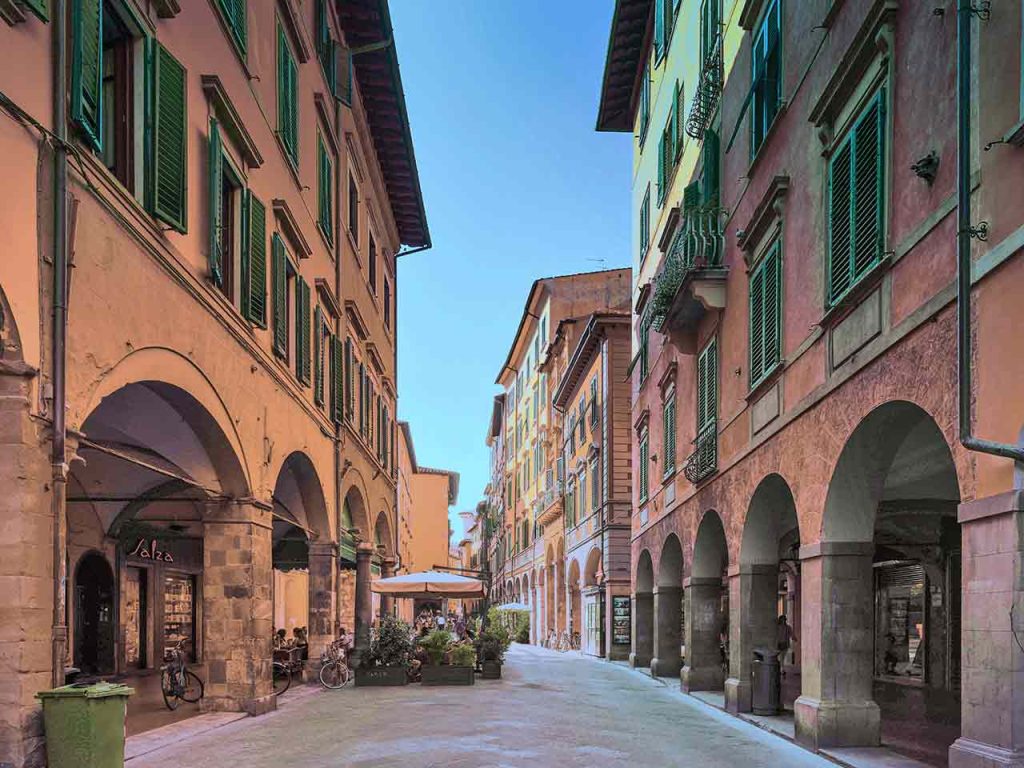 Borgo Stretto, la strada principale nel centro storico di Pisa, meta principale del viaggio in Toscana in camper a Pisa proposto dal PLEINAIRCLUB.