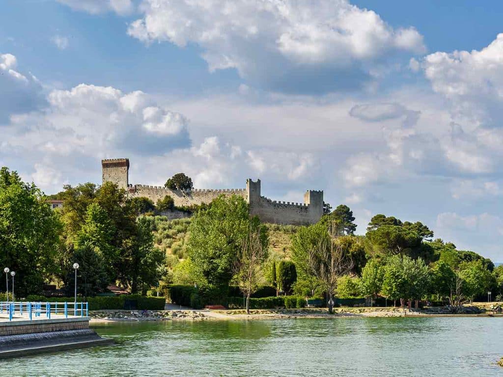 La fortezza di Castiglione del Lago affacciata sul Lago Trasimeno.