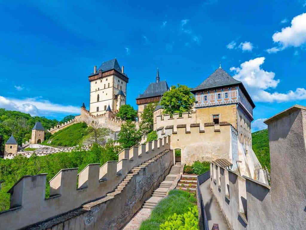 Il castello di Karlštejn lungo la Strada dei Castelli in Repubblica Ceca.