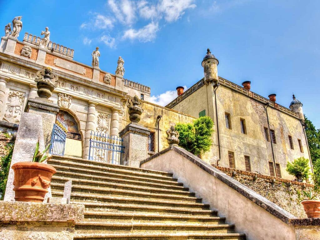 Cosa vedere sui Colli Euganei in camper: il Castello del Catajo a Battaglia Terme.
