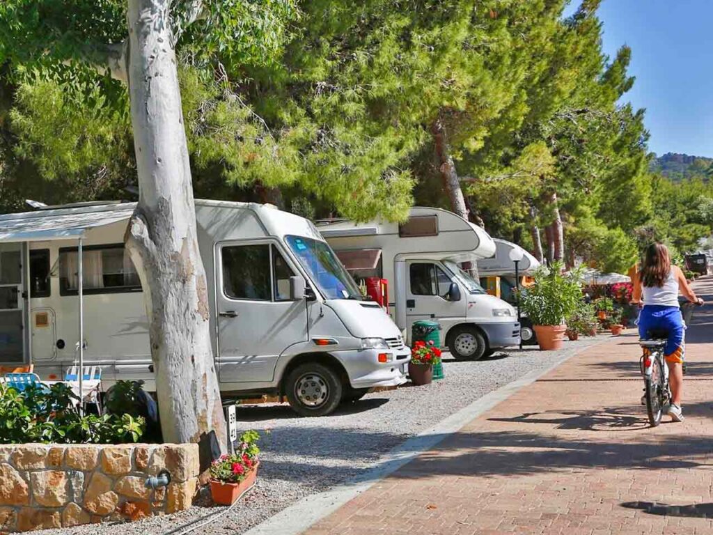 Il Camping Sanfilippo a Cefalù (PA), dove puoi vivere le vacanze in campeggio con i vantaggi della Sicily Camping Card.