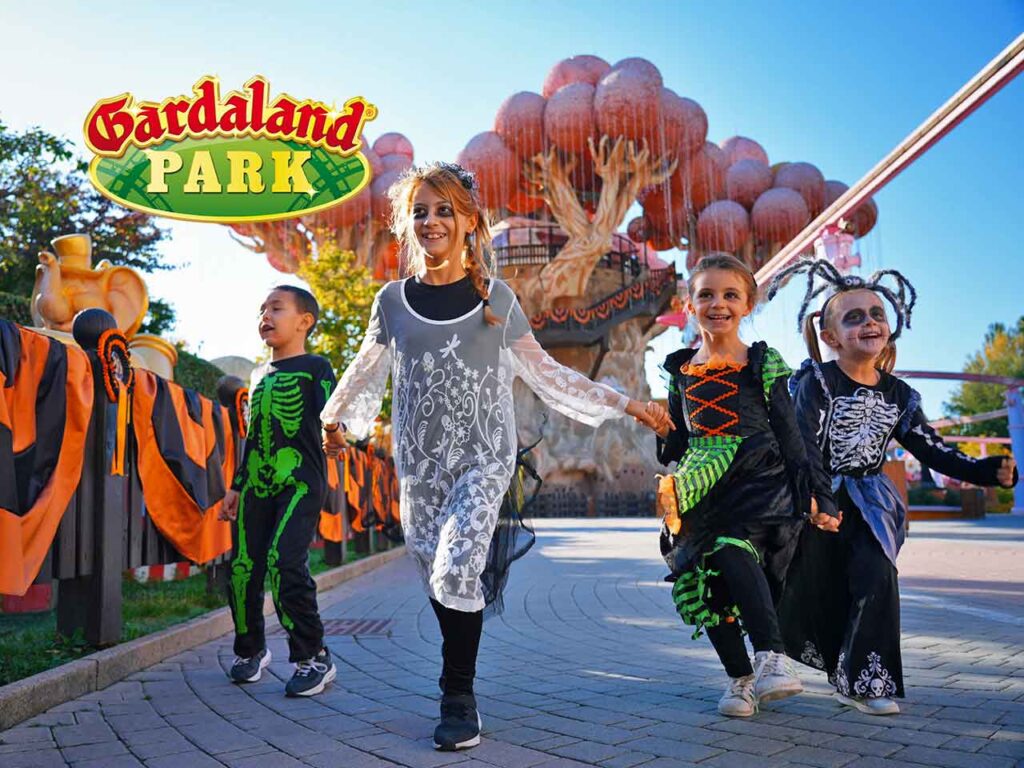 Bambini mascherati al Gardaland Magic Halloween.