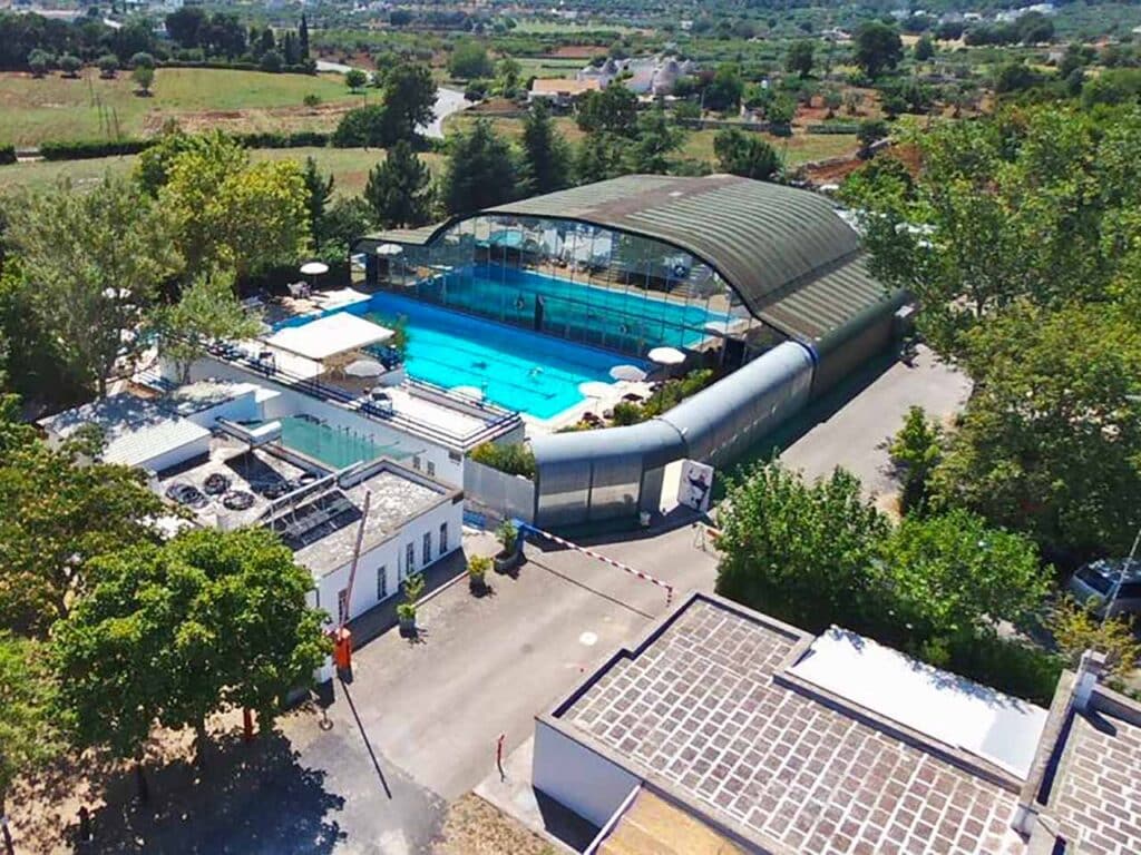 La piscina del Camping dei Trulli, uno dei campeggi in Puglia da non perdere consigliati dal PLEINAIRCLUB.