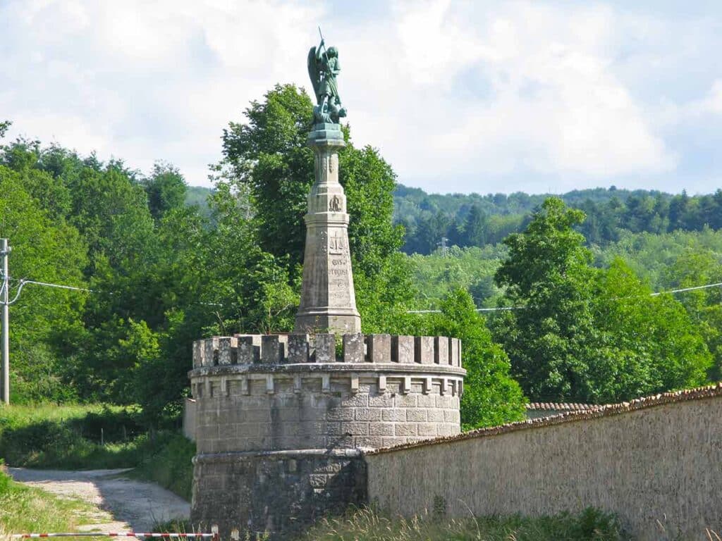 La Torre di San Michele nella cinta muraria della Certosa di Serra San Bruno.