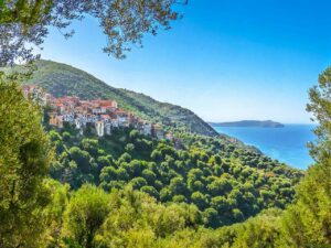Panorama di Pisciotta, una delle mete del viaggio in camper nel Cilento suggerito dal PLEINAIRCLUB.