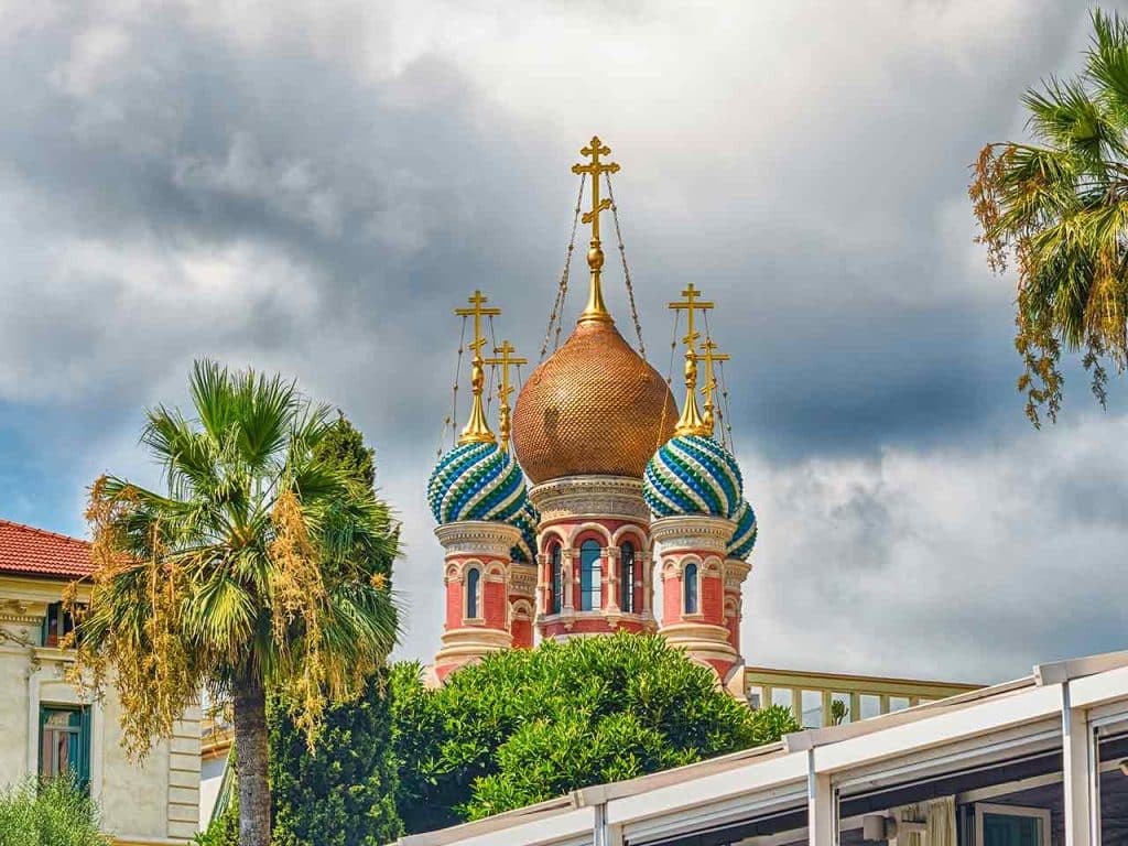 La chiesa di Cristo Salvatore a Sanremo, una delle tappe suggerite dal PLEINAIRCLUB per un tour in Liguria in camper lungo la Riviera dei Fiori.