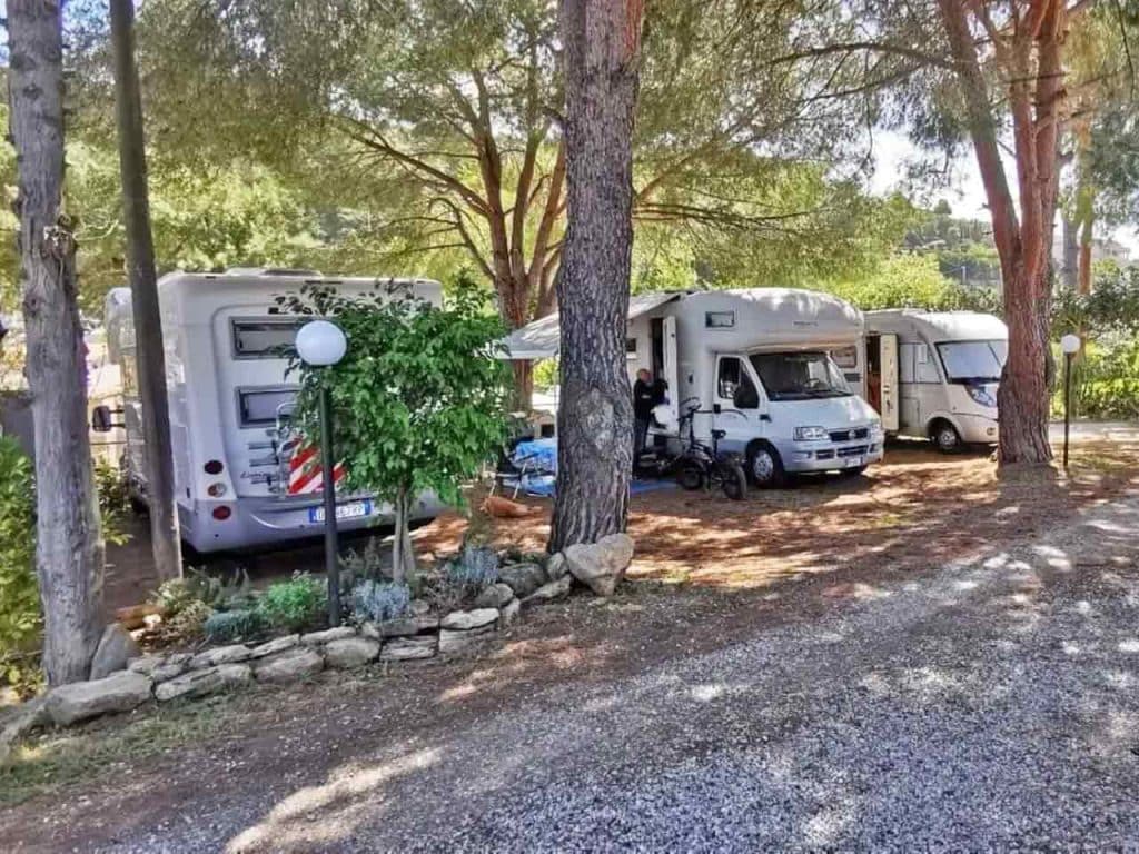 L'Angolo Verde a San Marco di Castellabate (SA), una tra le migliori aree sosta camper in Campania nel Cilento suggerite dal PLEINAIRCLUB.