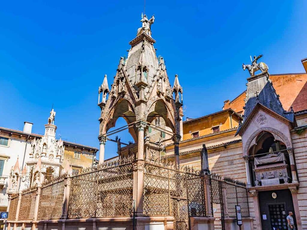 Le Arche Scaligere, una delle cose da vedere assolutamente durante un viaggio in camper a Verona.