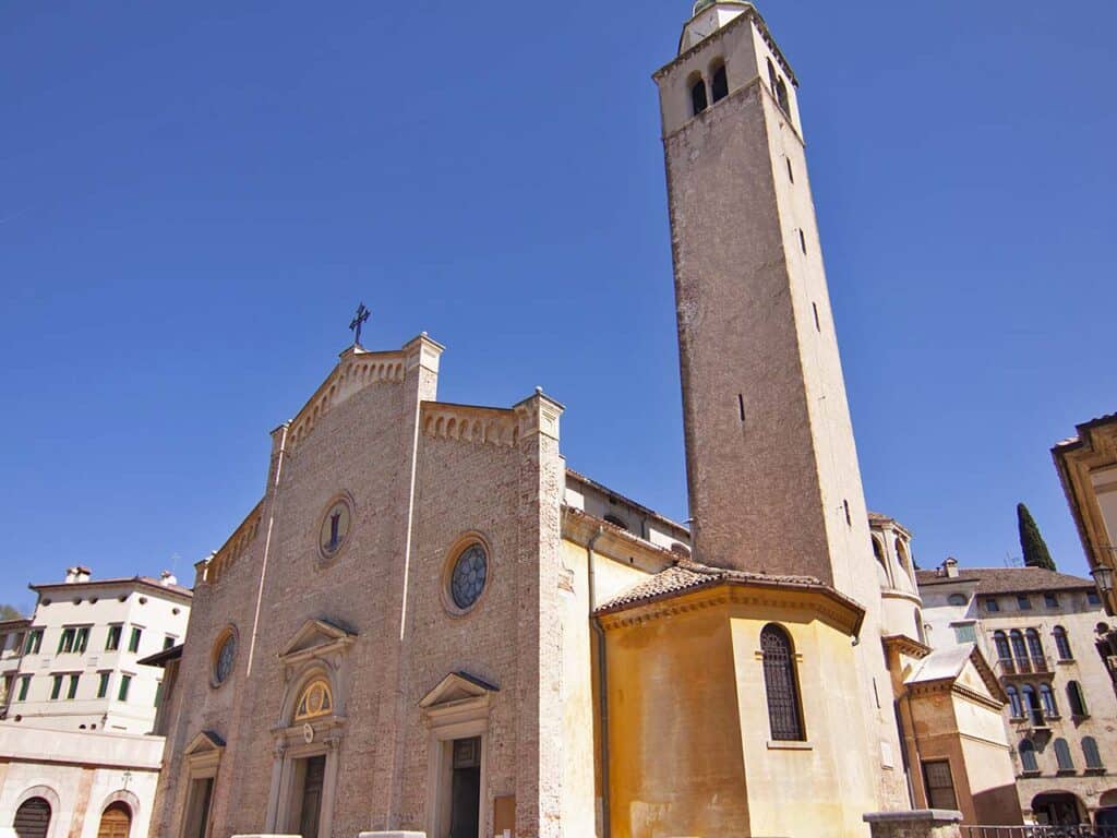 La cattedrale di Santa Maria Assunta ad Asolo (TV).