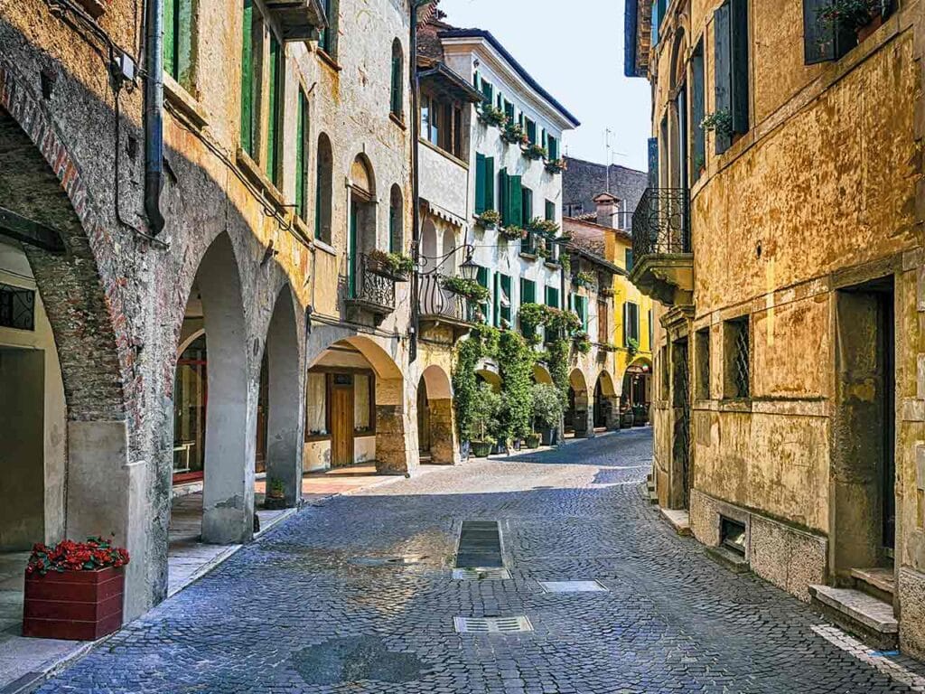 I portici di Asolo, uno dei luoghi da visitare in camper a ottobre consigliati dal PLEINAIRCLUB.