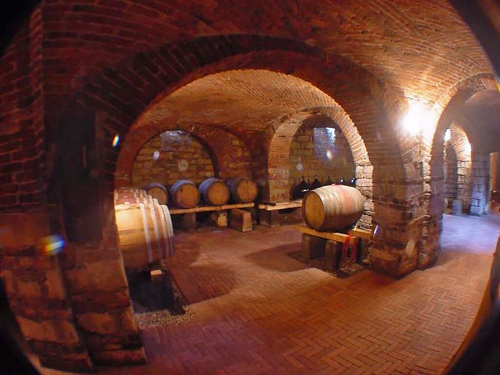 Gli sconti nelle cantine per il vino: le Cantine Valpane a Ozzano Monferrato (AL).