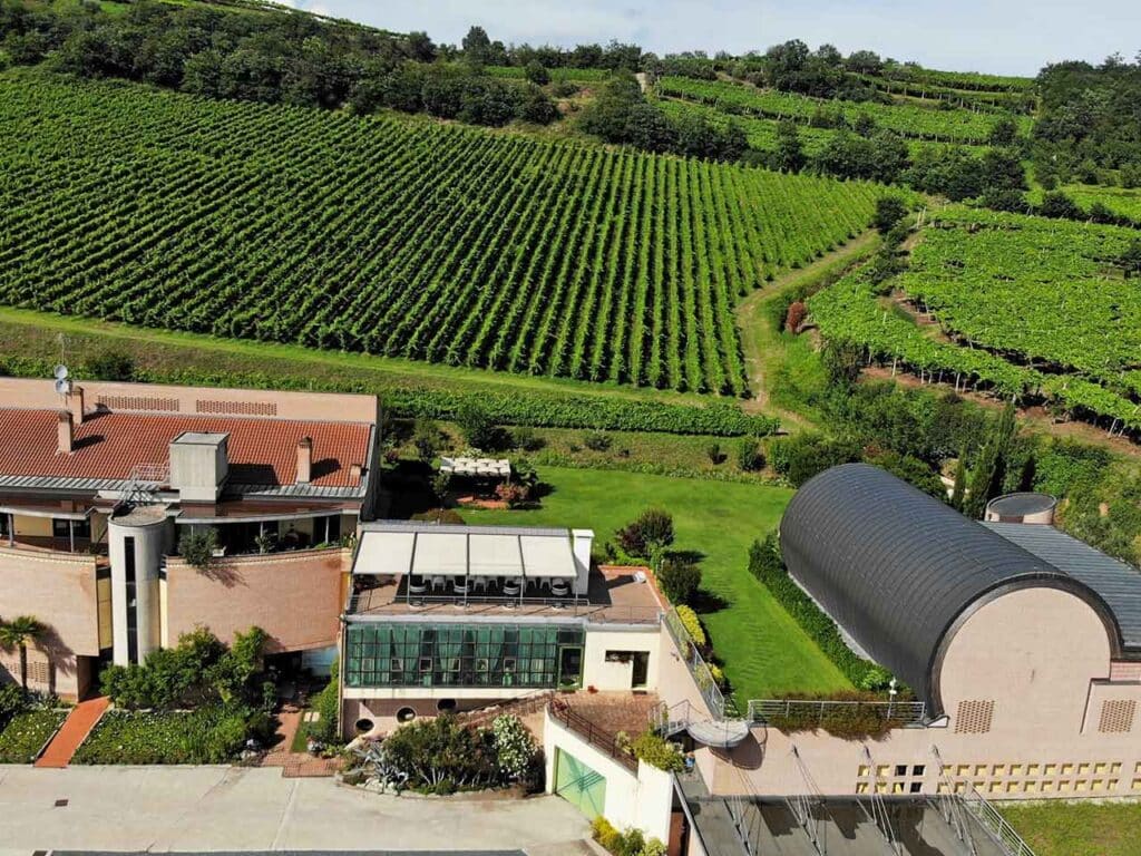 Gli sconti nelle cantine per il vino: la Cantina Giannitessari a Roncà (VR).