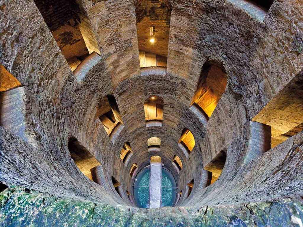 City break in Umbria con il camper: il Pozzo di San Patrizio a Orvieto.