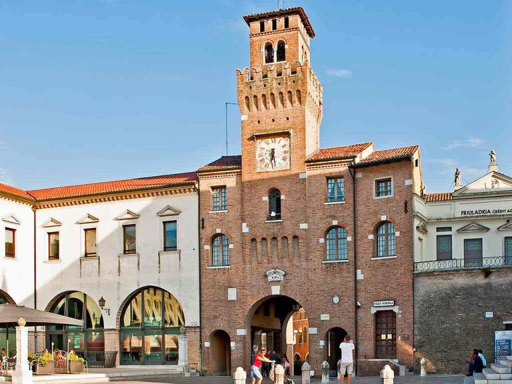 Il Torresin, simbolo di Oderzo, una delle mete suggerite dal PLEINAIRCLUB per un tour nel Veneto in camper lungo il Piave.