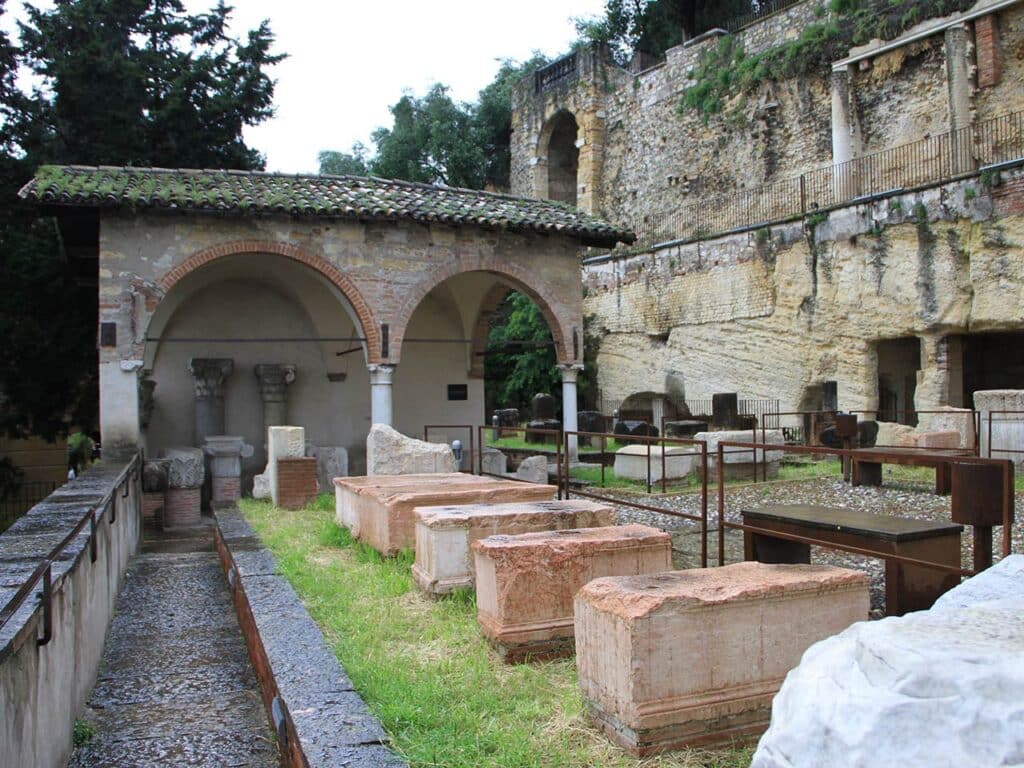 La terrazza del Museo Archeologico al Teatro Romano a Verona.