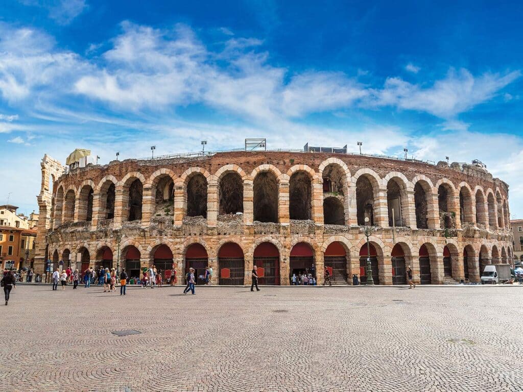 L'arena, una delle cose da vedere assolutamente durante un viaggio in camper a Verona.
