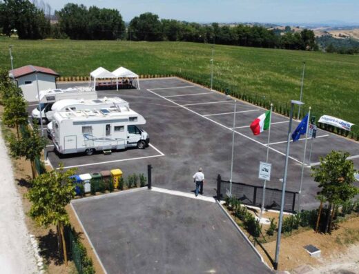 AREA ATTREZZATA CAMPER GUALDO
