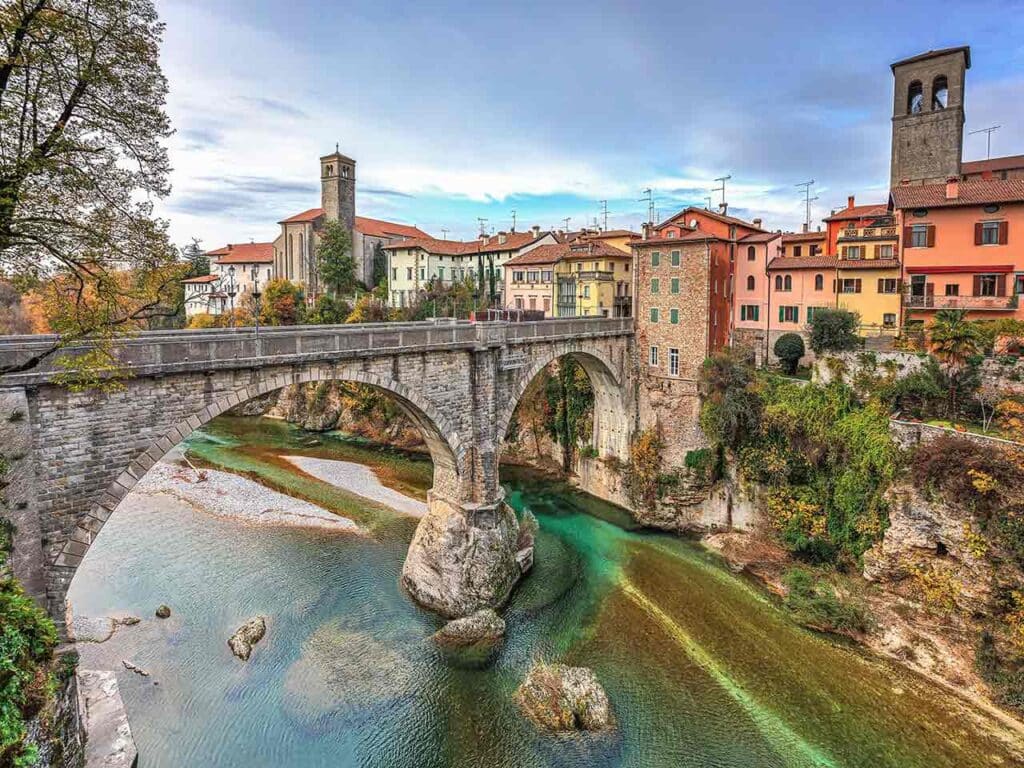 Cosa visitare a dicembre in camper: il Ponte del Diavolo a Cividale nel Friuli.