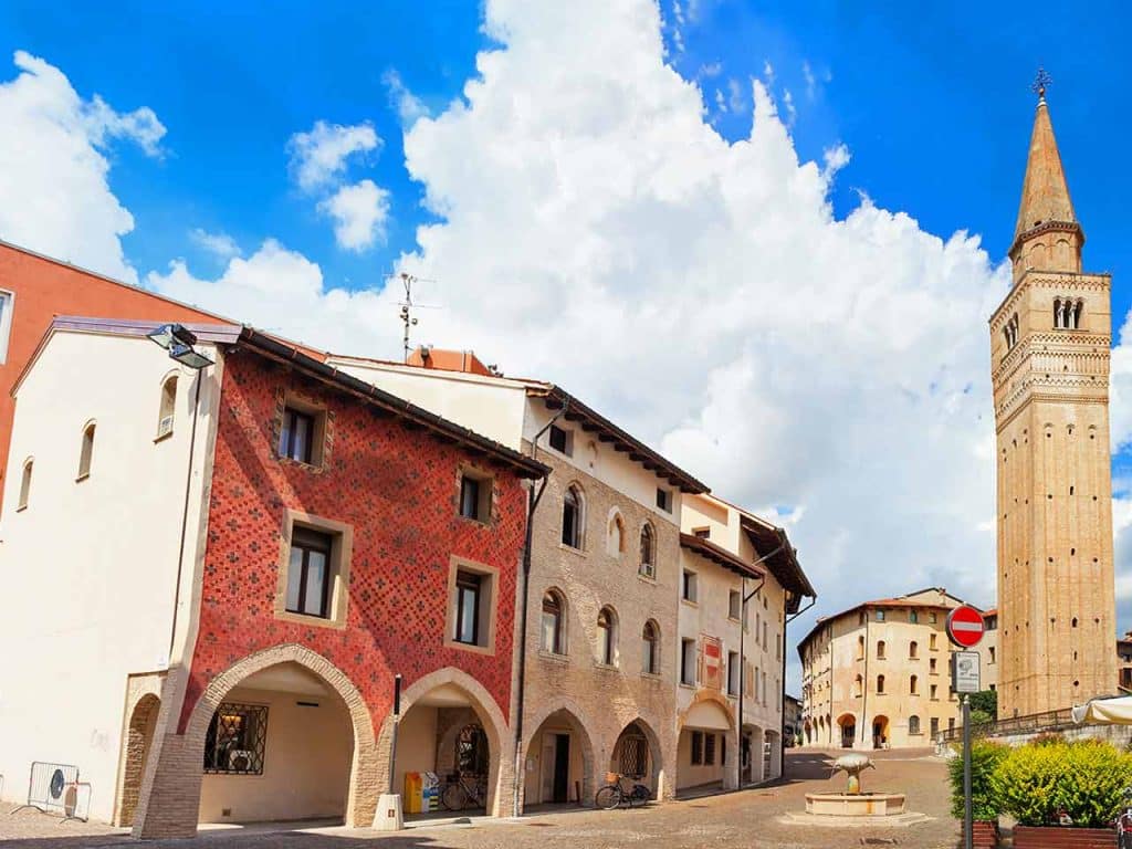 Piazza San Marco a Pordenone, la tappa principale durante un weekend in camper a Pordenone e nei borghi più vicini.