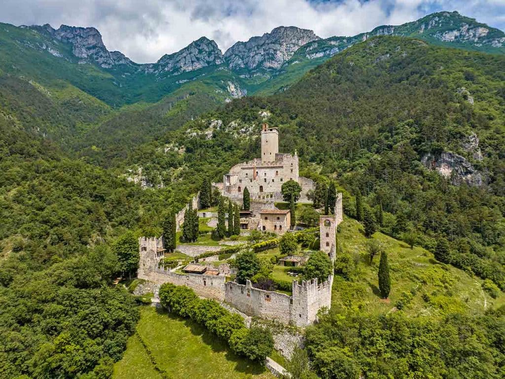 Veduta aerea del Castello di Avio (TN).