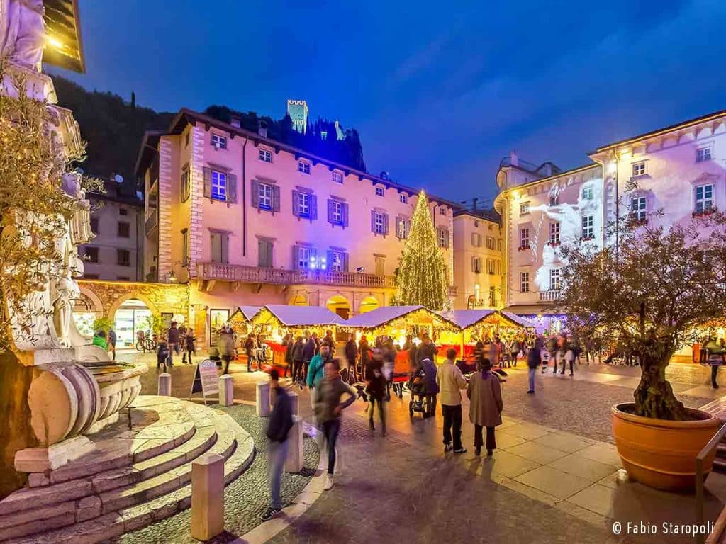 Il Mercatino di Natale di Arco, una delle mete dove trascorrere Natale in Camper suggerite dal PLEINAIRCLUB.